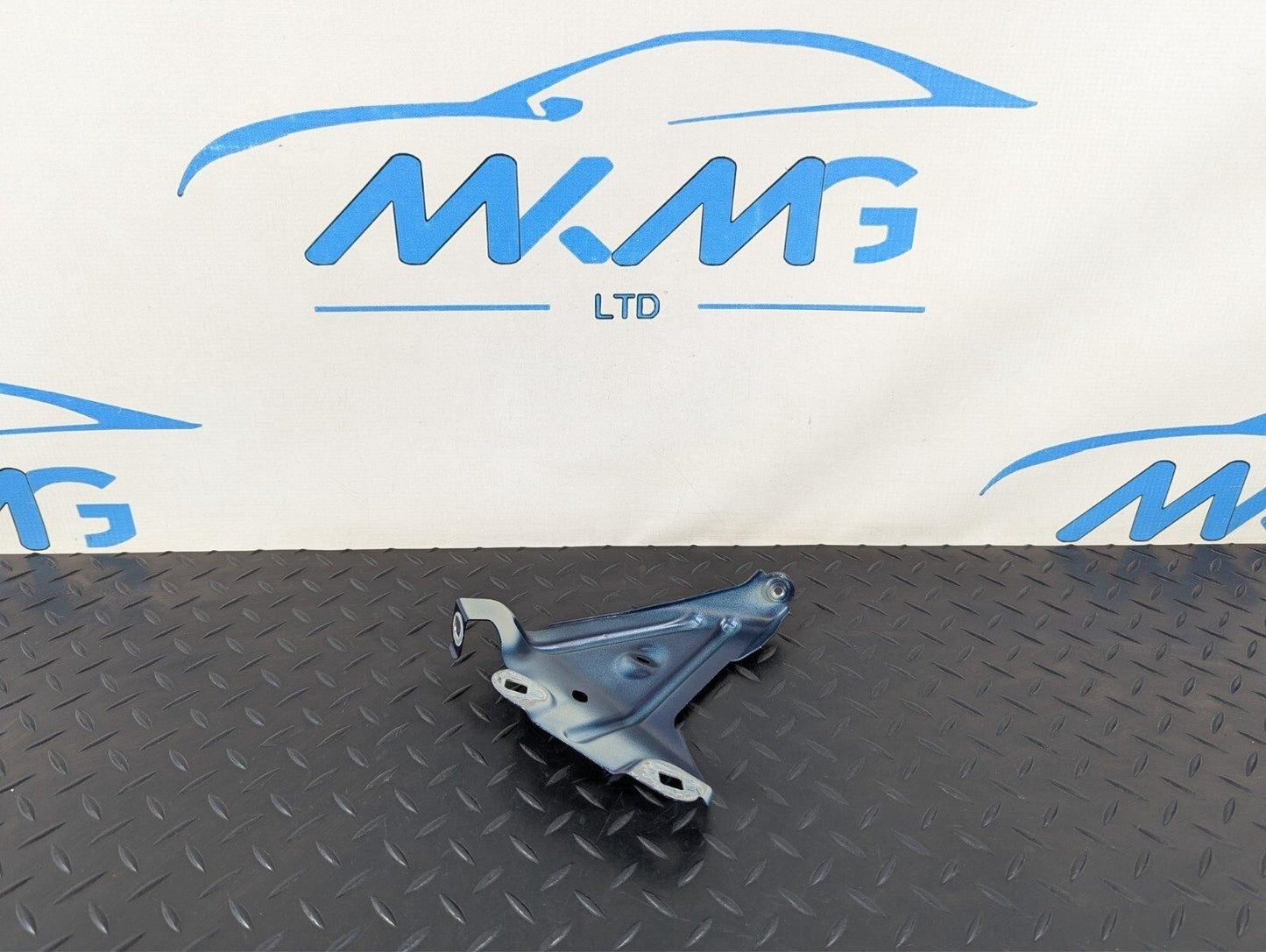16-22 BMW X1 F48 GENUINE FRONT PASSENGER SIDE FENDER MOUNTING BRACKET 7351515