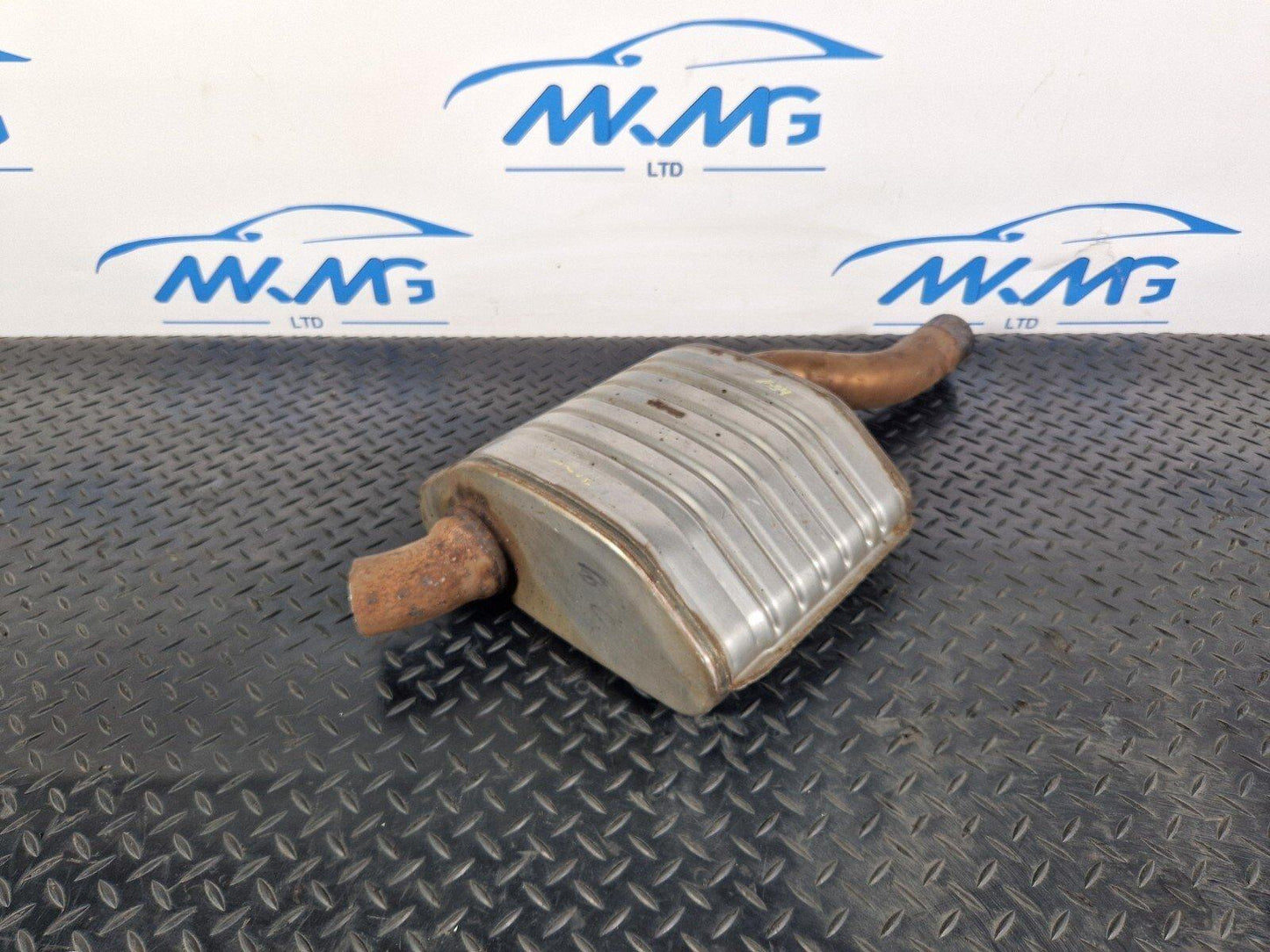 16-19 AUDI A4 B9 EXHAUST SILENCER CENTRE BOX 8W0253211F