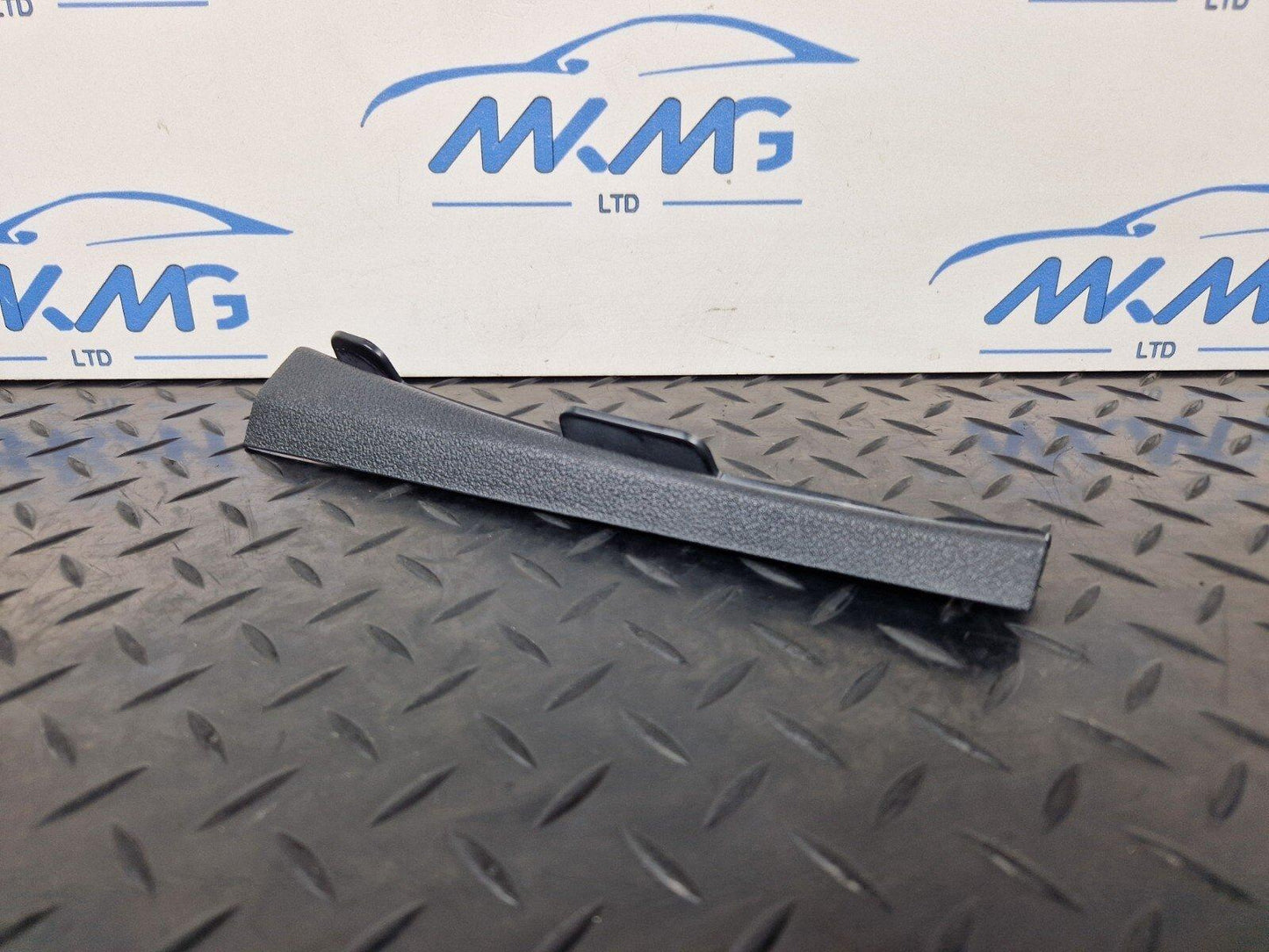 16-19 AUDI A4 B9 GENUINE RIGHT DRIVER SIDE A PILLAR BRACKET 8W0868204