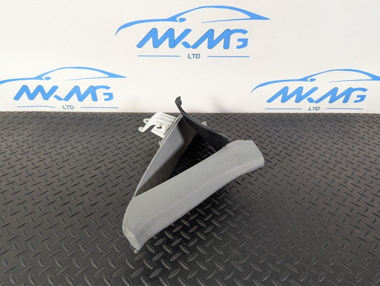 16-19 AUDI A4 B9 SALOON GENUINE OEM REAR RIGHT O/S  C-PILLAR TRIM 8W5867288