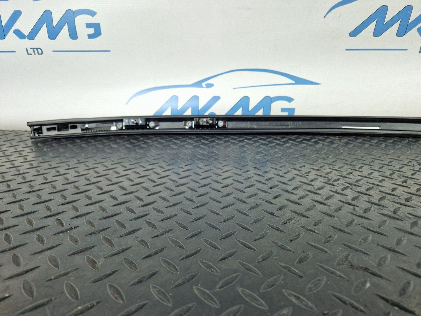 14-19 MERCEDES BENZ GLA X156 OEM RIGHT DRIVER SIDE O/S ROOF RAIL A1568900493