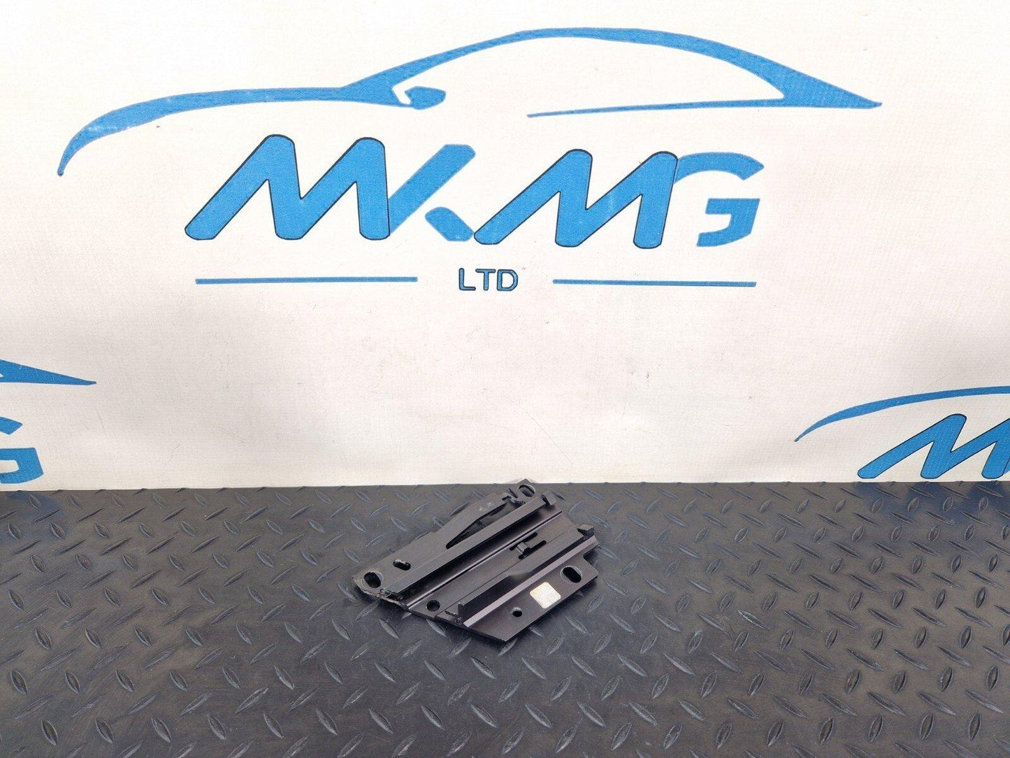 16-19 AUDI A4 B9 BONNET HOOD BOOT LID LOCK CATCH STRIKER RIGHT O/S 8W0823186E