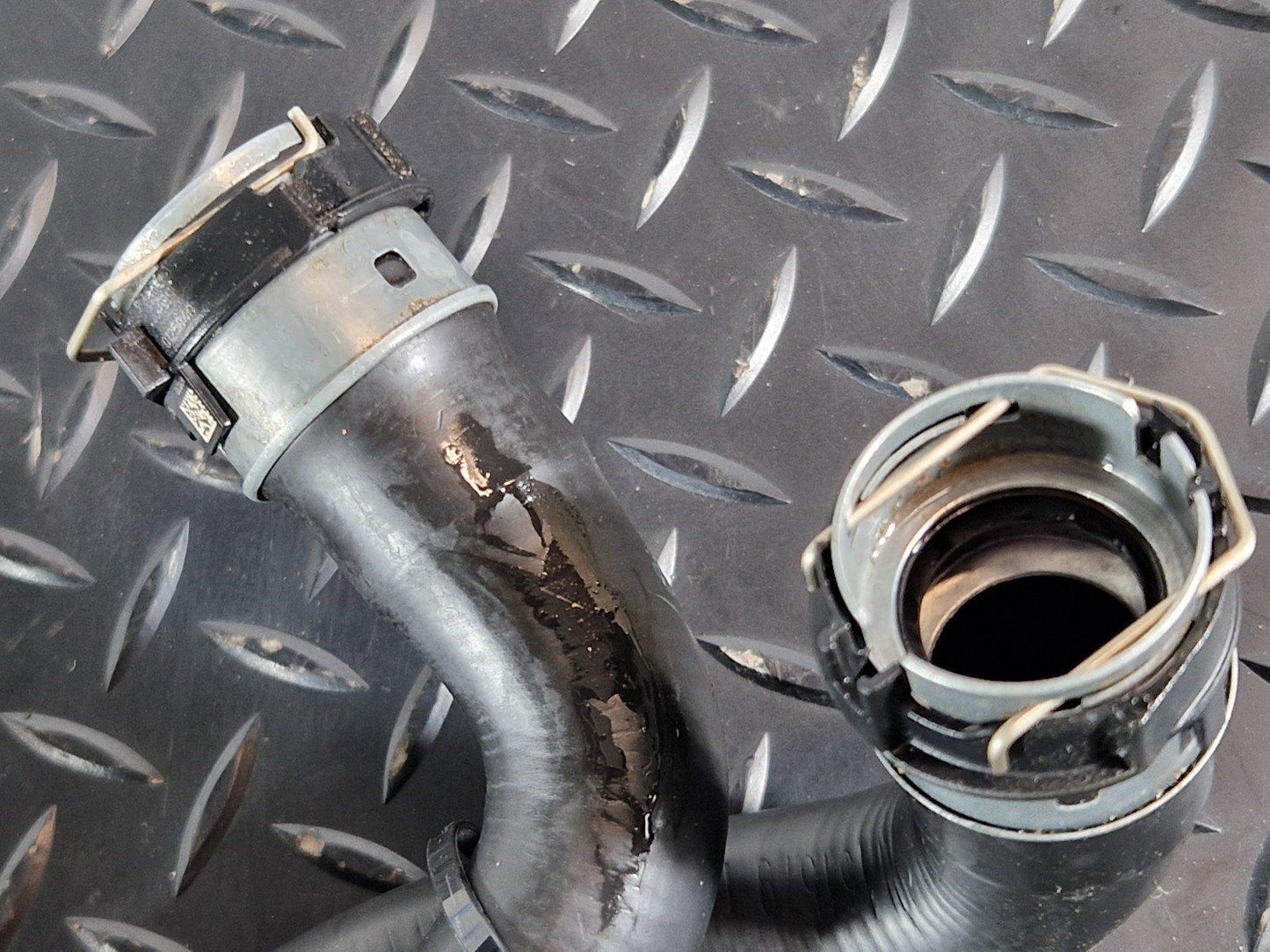 16-19 MERCEDES BENZ GLE W166 WATER COOLANT HOSE A1665004500 A1665004300