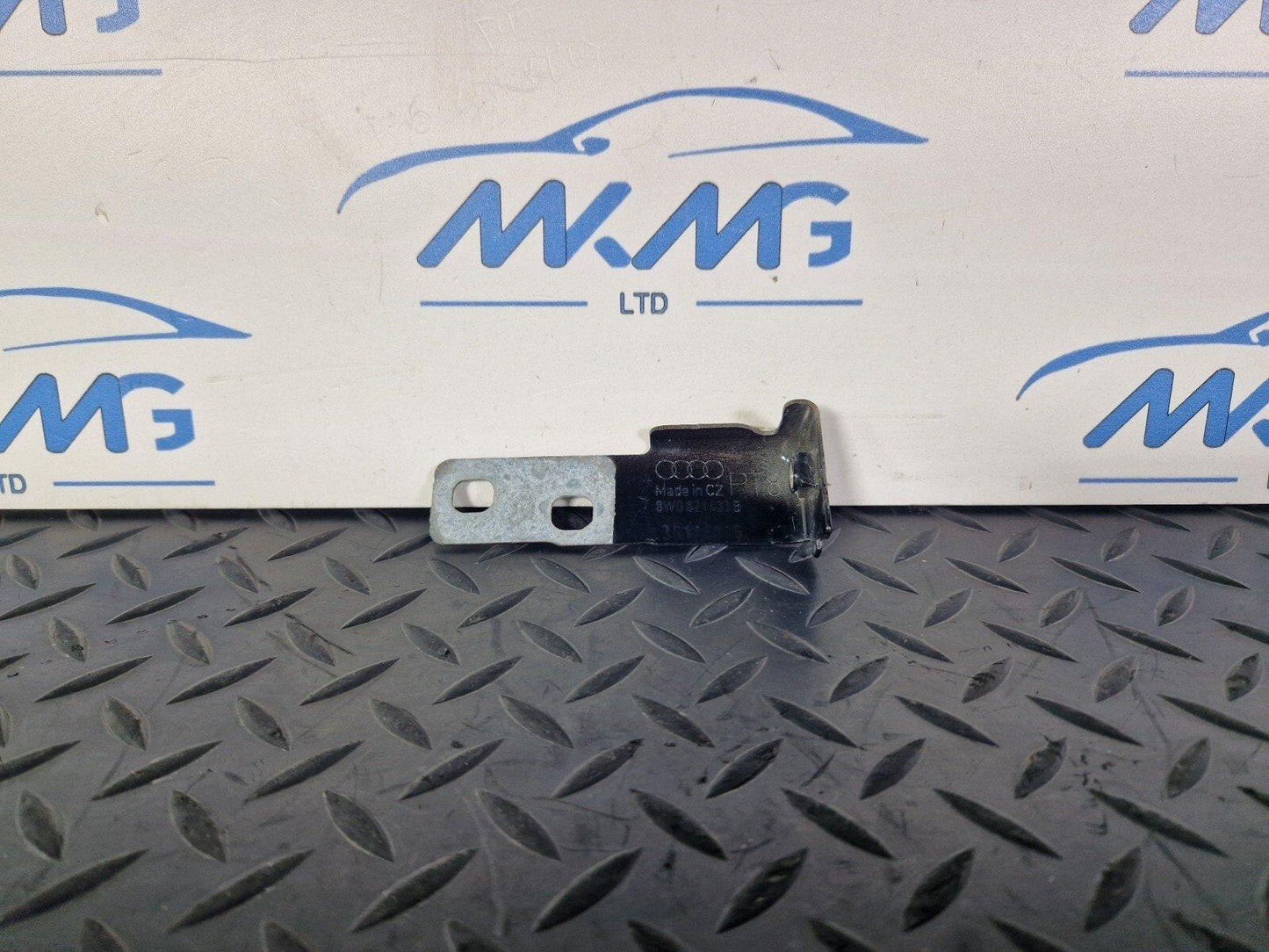 16-19 AUDI A4 B9 GENUINE OEM FRONT LEFT PASSENGER SIDE WING BRACKET 8W0821433