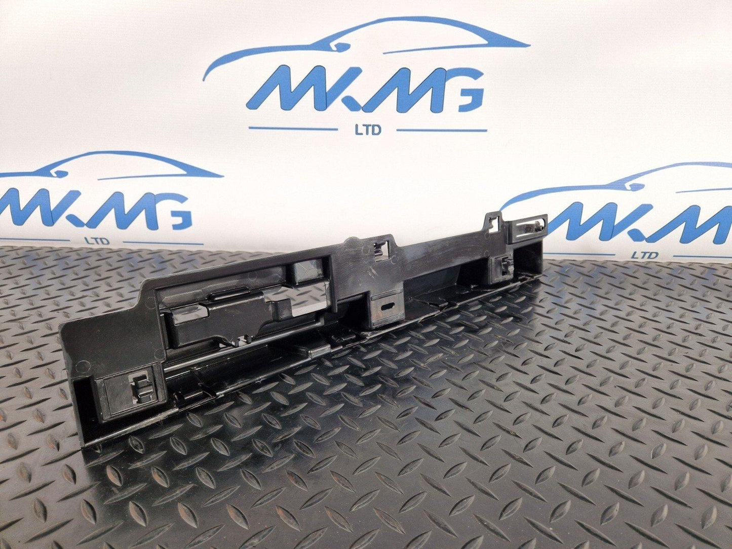 12-18 BMW 4 SERIES F36 LCI M-SPORT RIGHT DRIVER O/S SKIRT BRACKET MOUNT 7320208