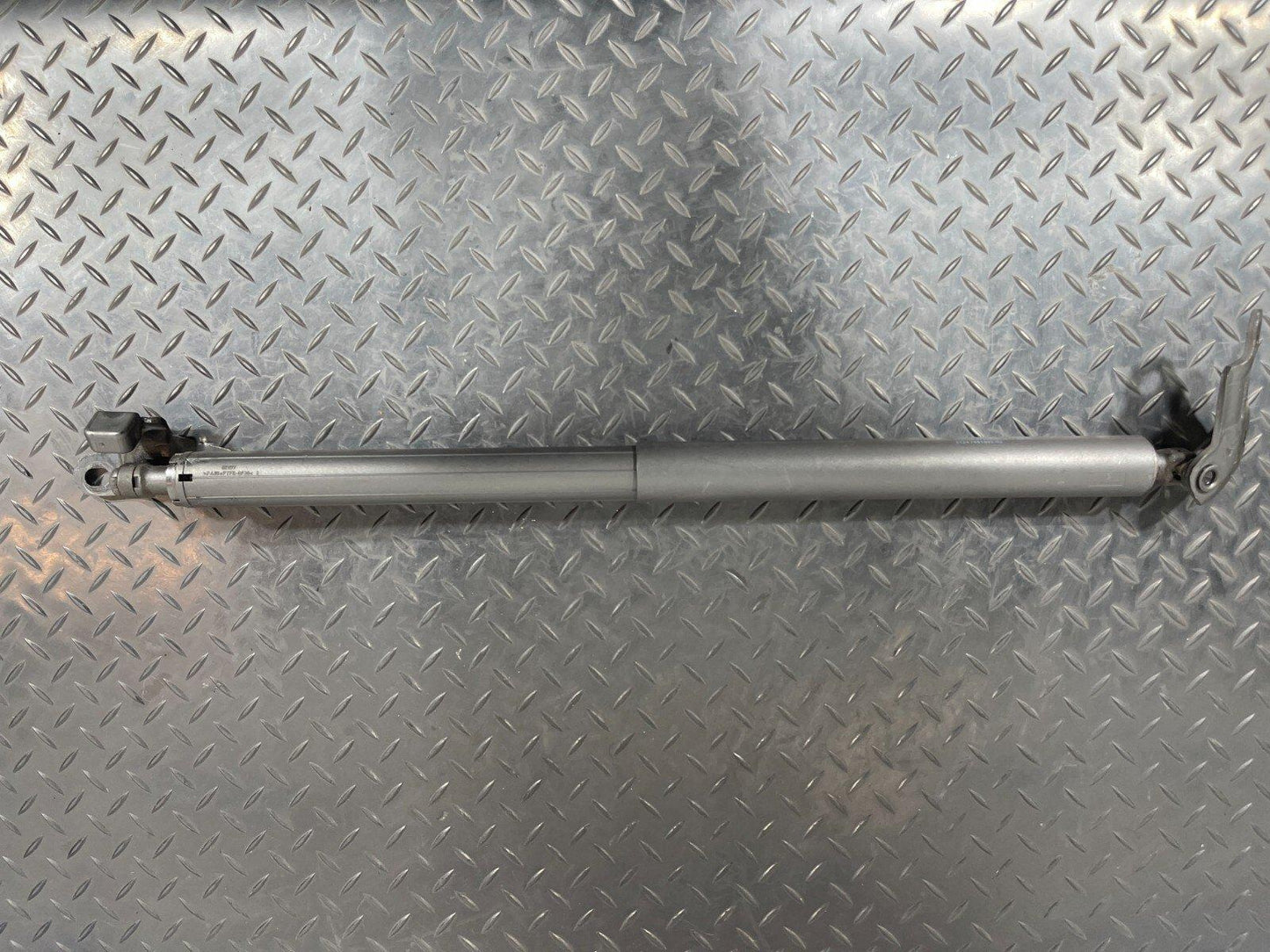 BMW X1 F48 TAILGATE BOOT GAS LIFTING STRUT LEFT PASSENGER SIDE 2017 7481803