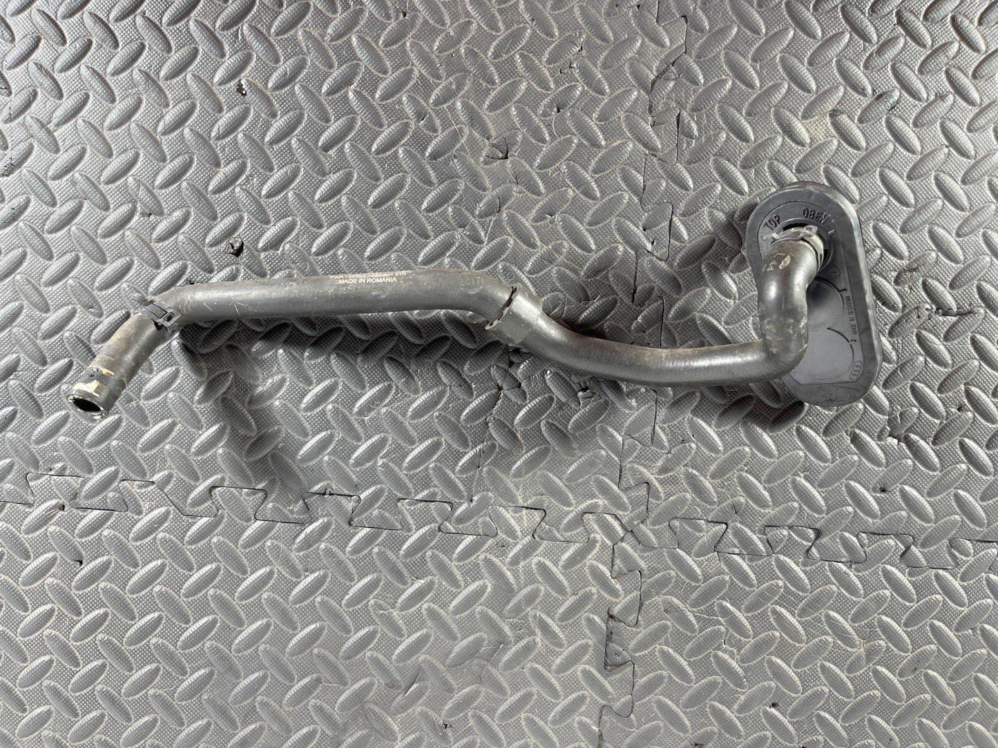 16-19 AUDI A4 B9 GENUINE 1.4 TFSI CVNA PETROL ENGINE COOLANT PIPE 8W0819332AA