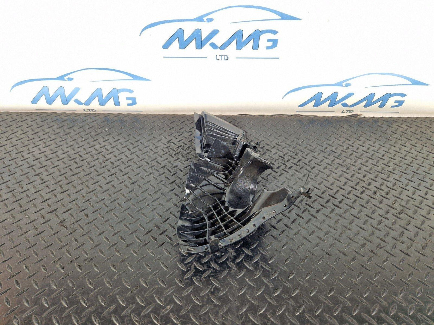 18-ON MERCEDES BENZ A CLASS W177 UNDERBODY ENGINE TRAY TRIM COVER A2475240000