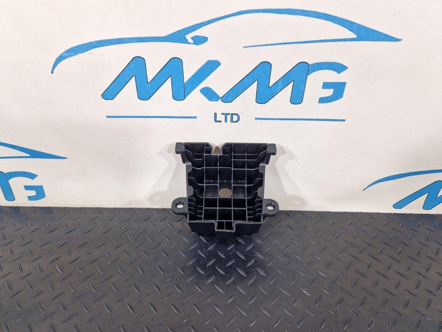 18-ON MERCEDES A CLASS W177 CENTRAL CONSOLE MOUNT BRACKET A1776831400