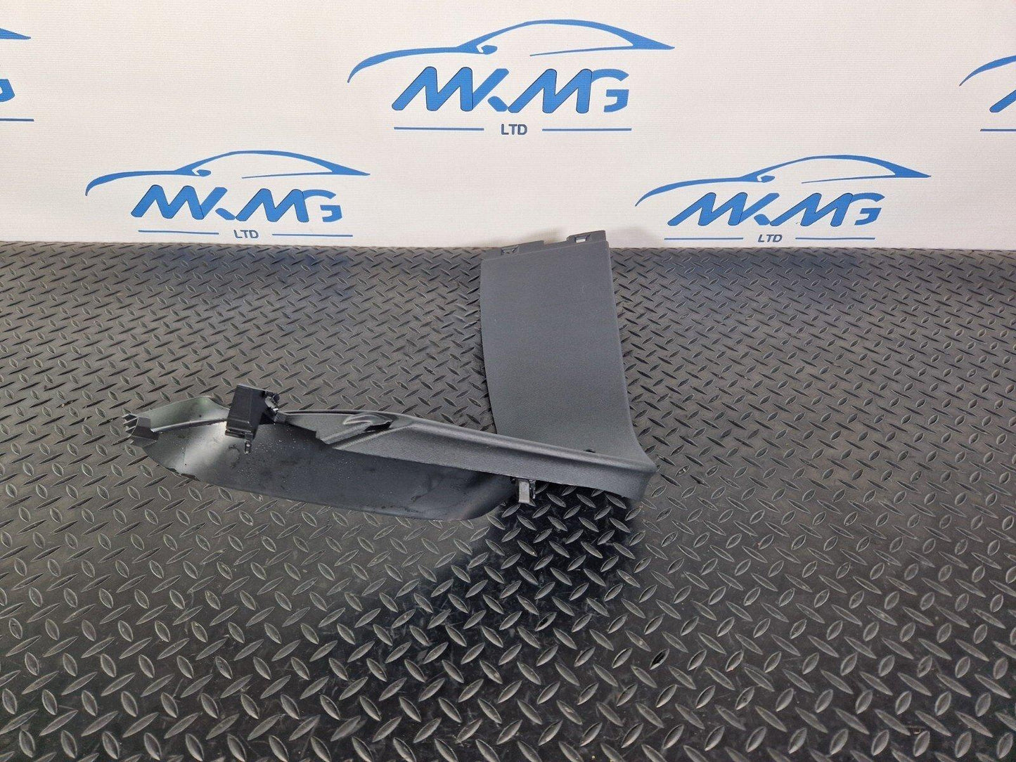 14-20 MERCEDES BENZ GLA 200 X156 TAILGATE COVER TRIM LEFT  A1567401900