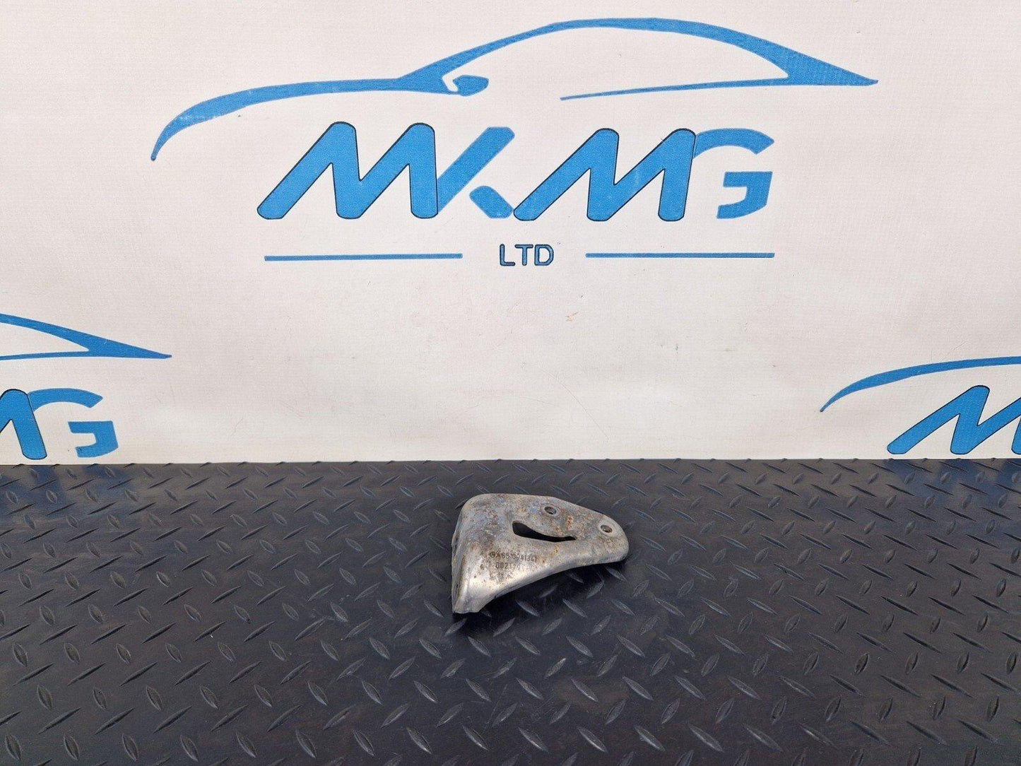 18-ON MERCEDES BENZ SPRINTER W907 AIR FILTER BRACKET MOUNT HOLDER A6510941341