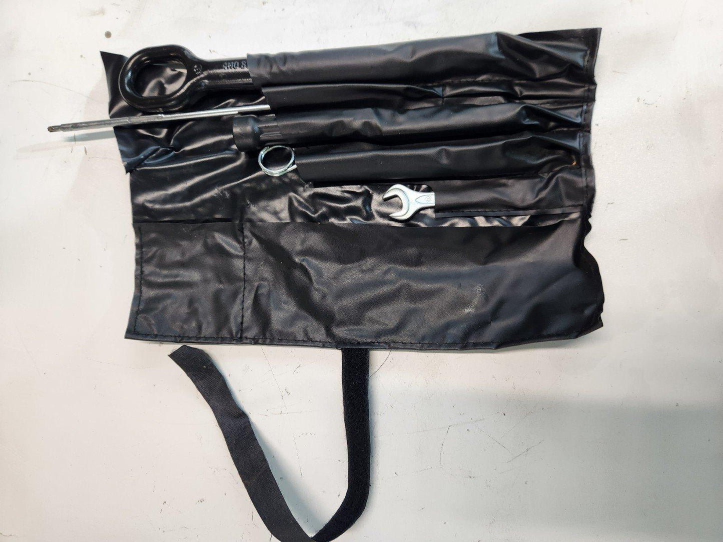 16-20 AUDI Q7 4M GENUINE BOOT TOOLKIT
