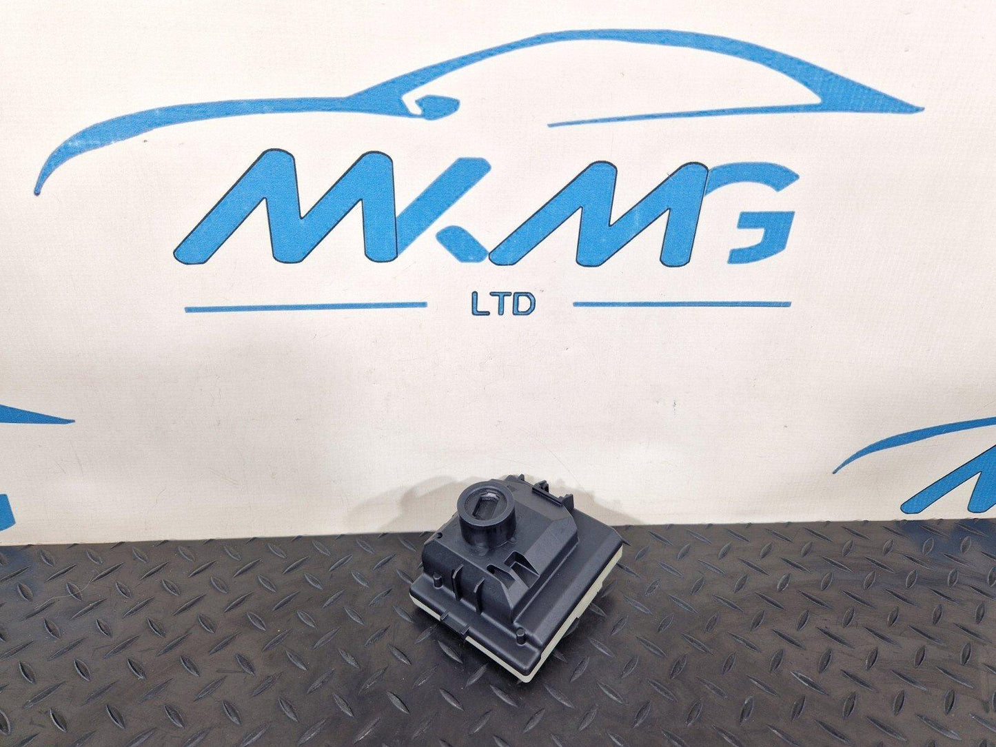 MERCEDES BENZ C200 W205 GENUINE ENGINE IGINTION SWITCH CONTROL UNIT  A2059000924