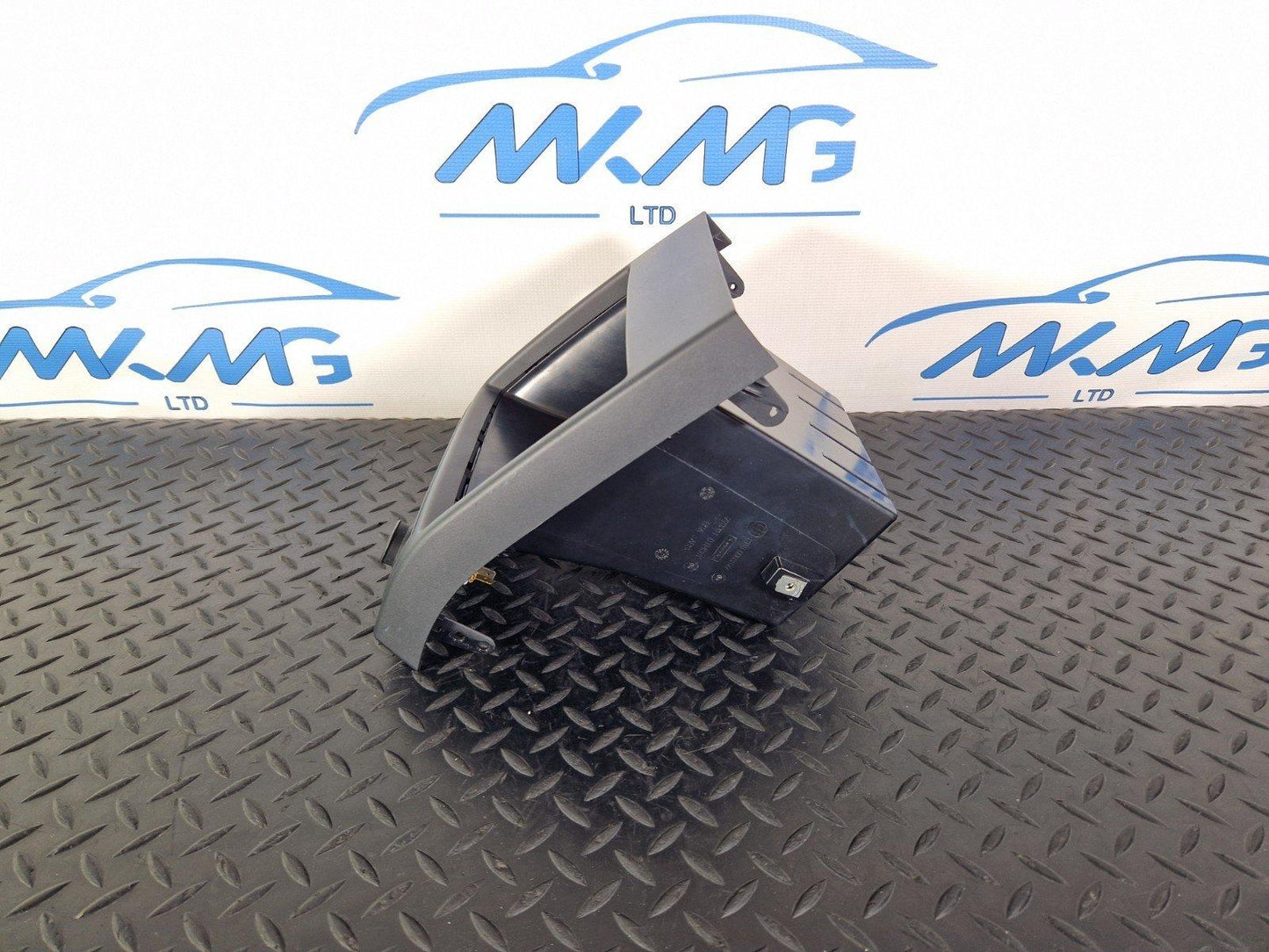 GENUINE BMW X5 E70 REAR CONSOLE COMPARTMENT BOX AND 12V SOCKET 6963377