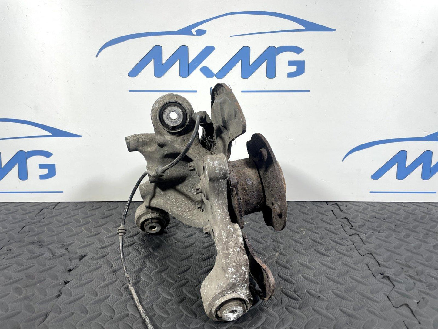 12-18 MERCEDES A B CLA W176 W246 C117 GENUINE REAR RIGHT SIDE WHEEL HUB A2460406