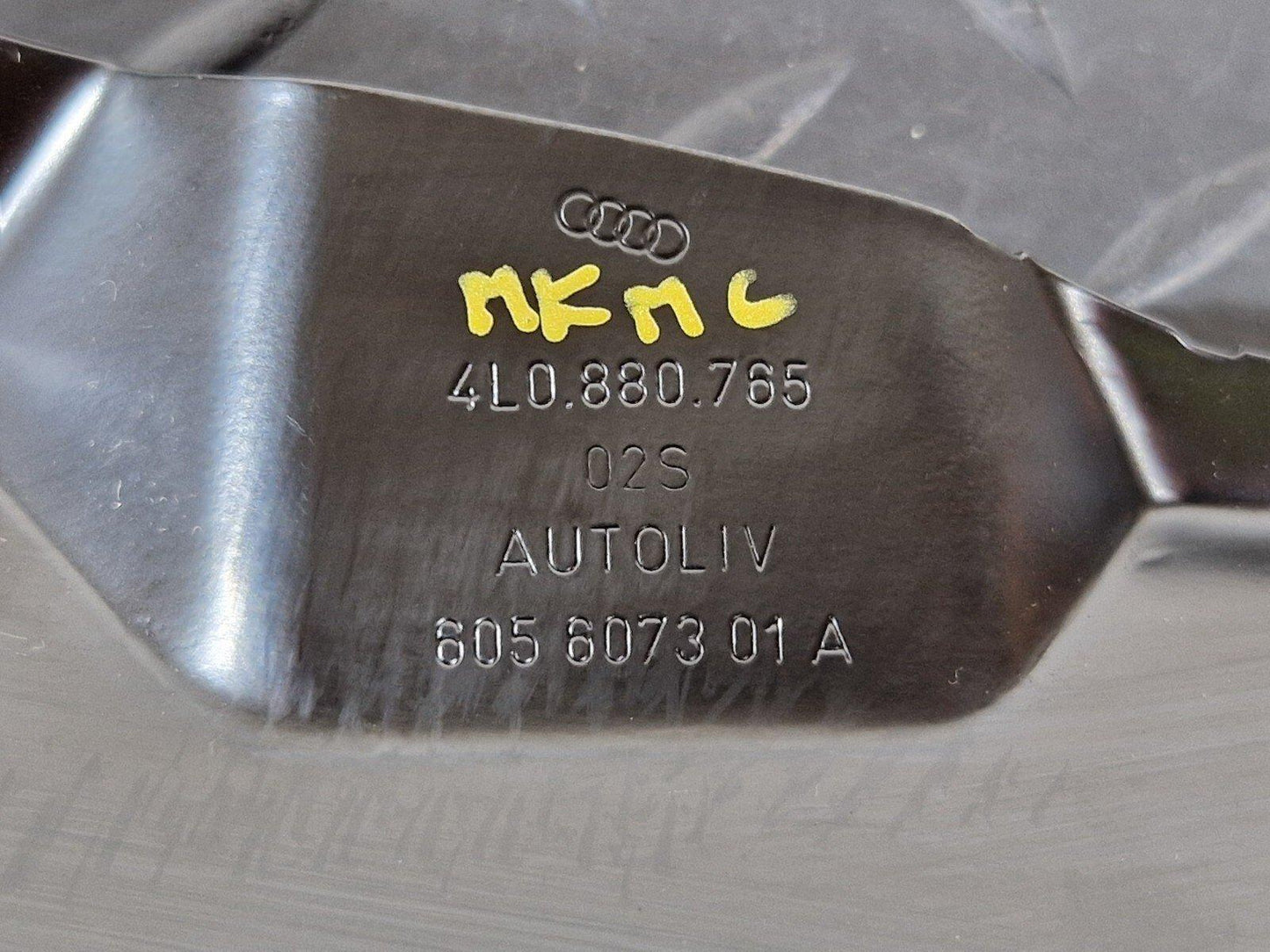 10-15 AUDI Q7 4L GENUINE OEM LEFT N/S AIRBAG C-PILLAR GUIDE BRACKET 4L0880765