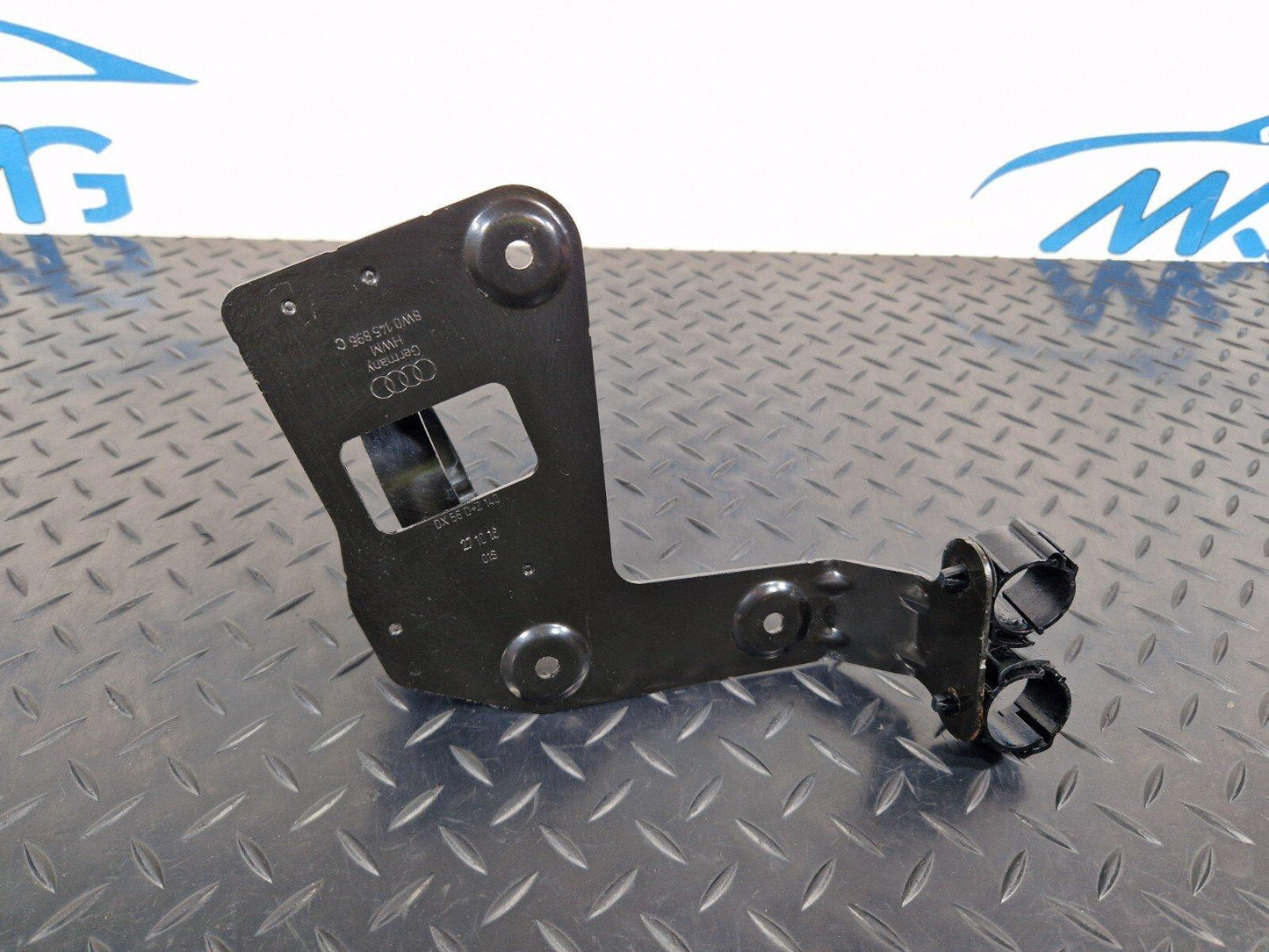 16-23 AUDI A5 F5 SPORTBACK S-LINE COOLANT PUMP BRACKET 8W0145896C 8W0145879B