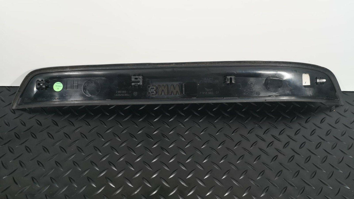 BMW X1 E84 GENUINE PASSENGER LEFT SIDE FRONT KICK PLATE TRIM 7318567