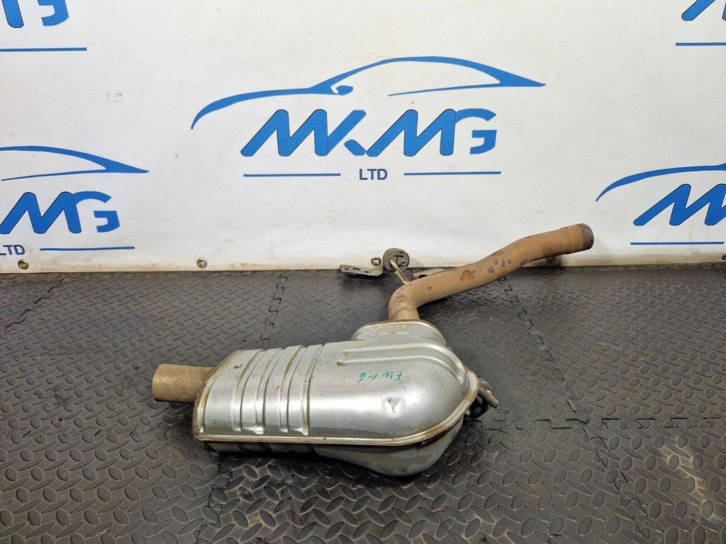 16-18 AUDI A4 B9 REAR EXHAUST MUFFLER SILENCER 8W0253411Q