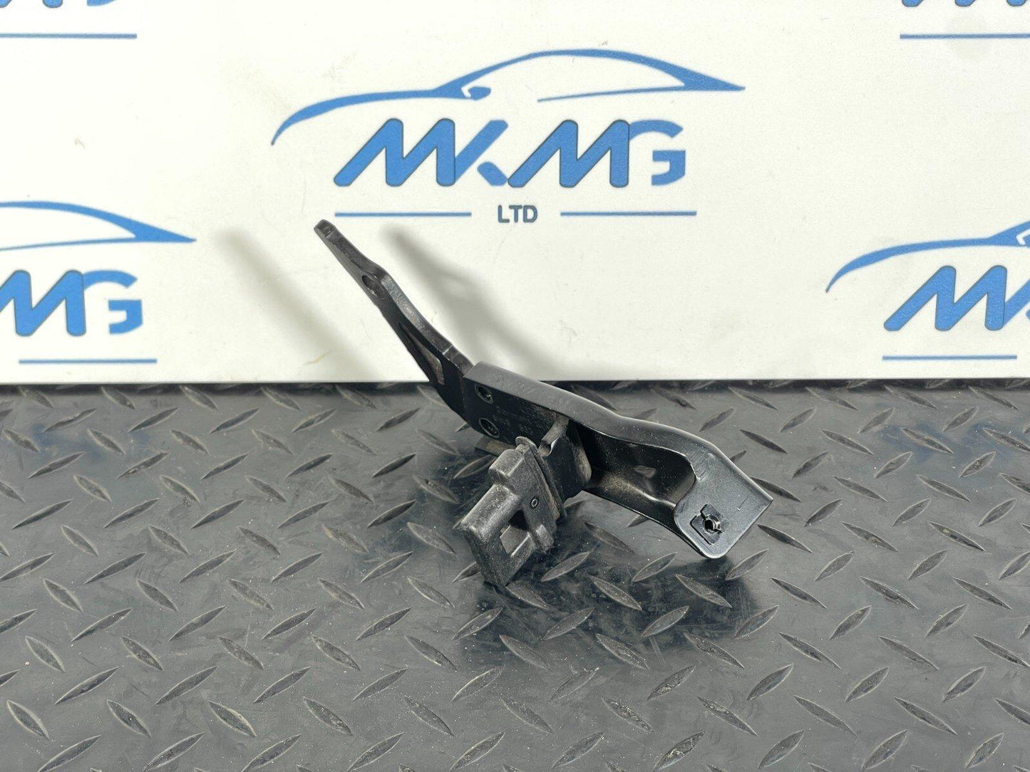 16-19 AUDI A4 B9 AVANT REAR RIGHT DRIVER O/S BOOT PANEL BRACKET 8W9863584
