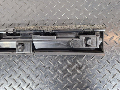 16-22 BMW X1 F48 SIDE SKIRT MOUNTING BRACKET CENTRE MIDDLE RIGHT SIDE 7332332