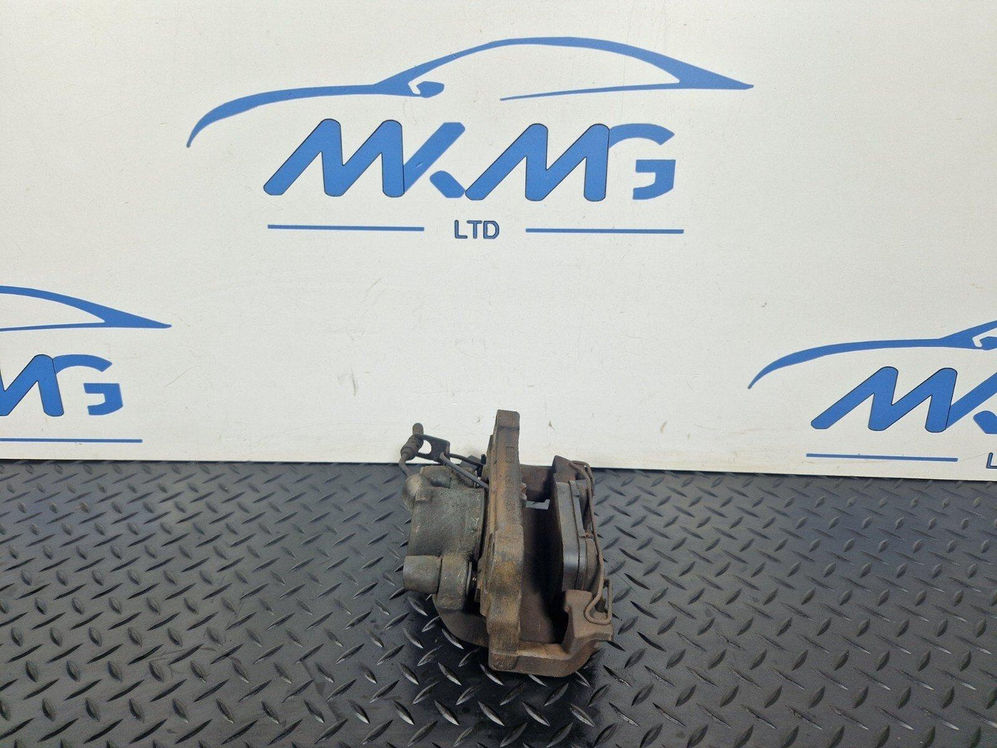 16-19 AUDI A4 B9 GENUINE PASSENGER SIDE FRONT BRAKE CALIPER 8W05BQ