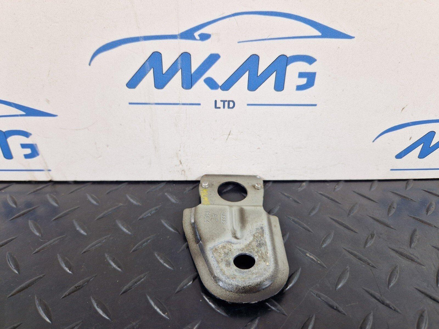 16-19 AUDI A4 B9 GENUINE OEM FRONT LEFT N/S FENDER MOUNT BRACKET 8W0821467
