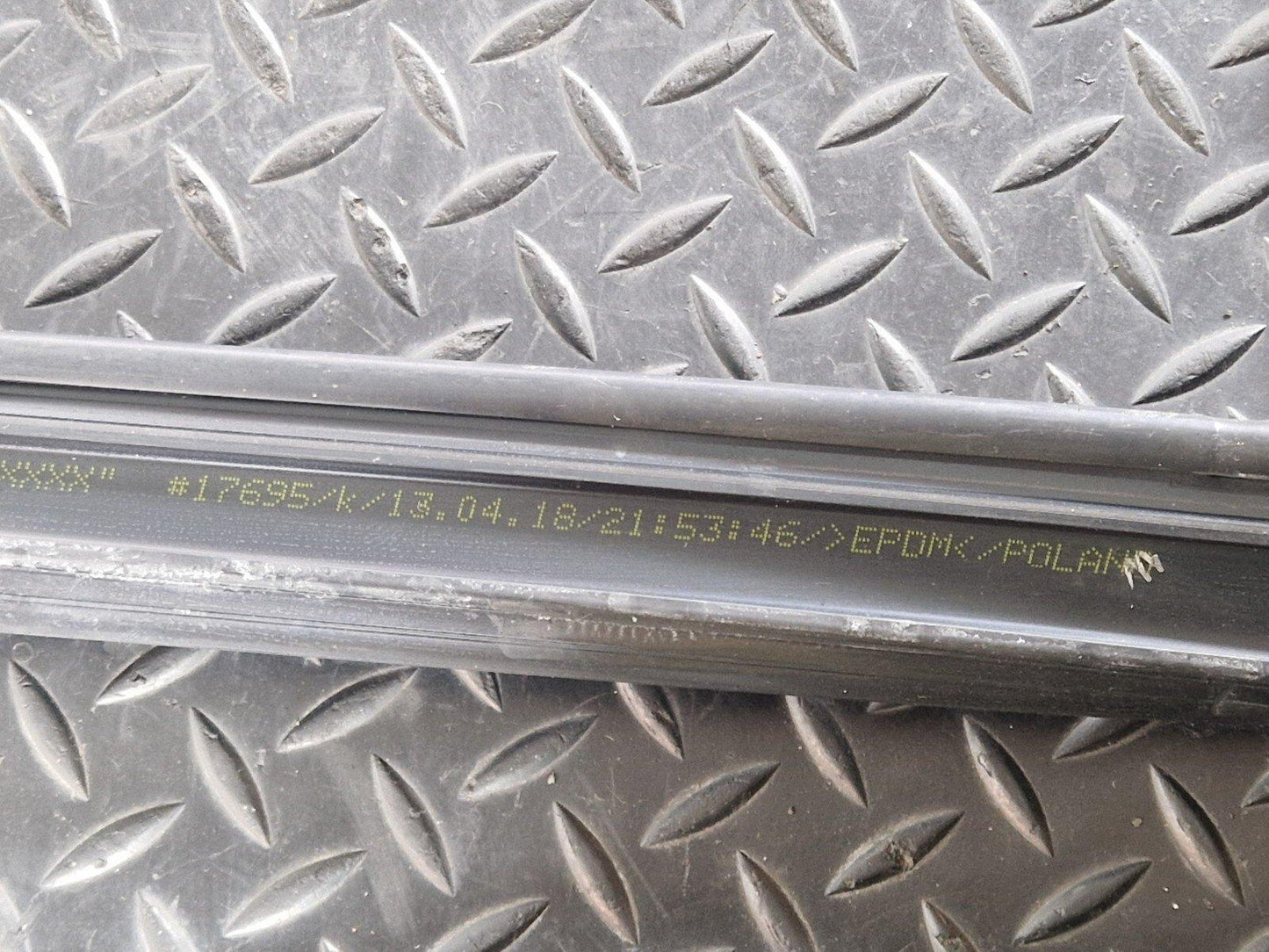 14-21 BMW 2 SERIES GRAN TOURER F46 REAR LEFT N/S DOOR WINDOW GUIDE SEAL 8498429