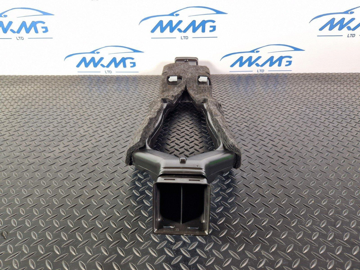 15-18 AUDI A7 4G CENTRE REAR VENTS AIR DUCTING CHANNEL 4G0857039