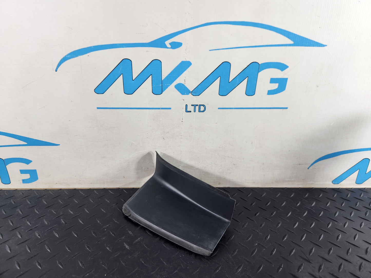 Range Rover Sport L494 Damaged Tailgate Trim Panel DK62-28661-AC