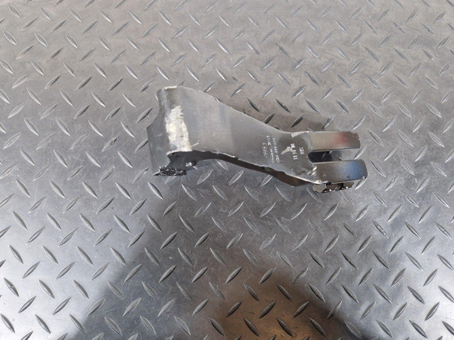 10-17 AUDI A8 4H FRONT LEFT N/S UNDERRUN BAR BRACKET MOUNT 4H0399633A
