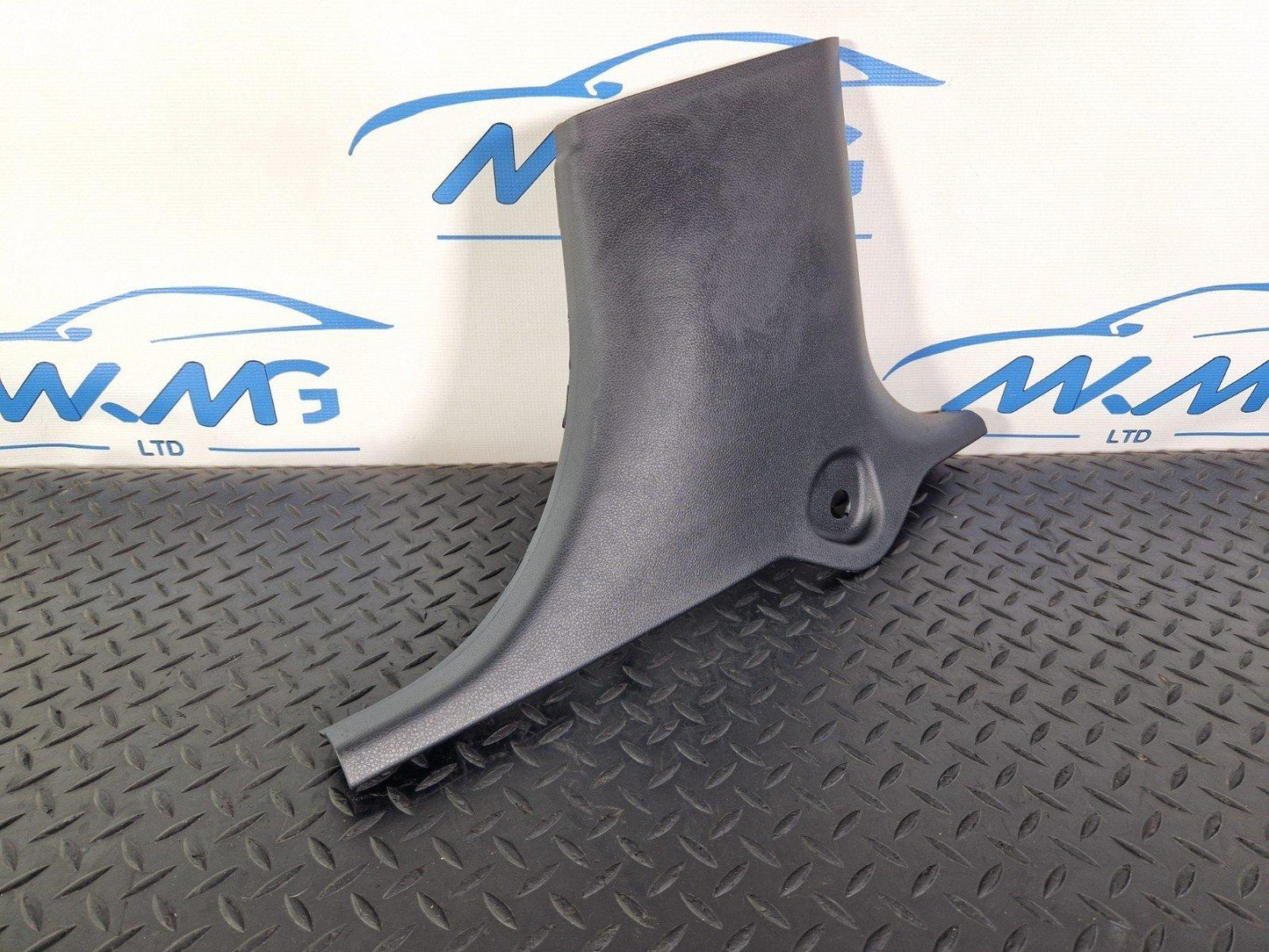 12-18 MERCEDES BENZ W176 GENUINE DRIVER SIDE LOWER B-PILLAR TRIM A1766920200