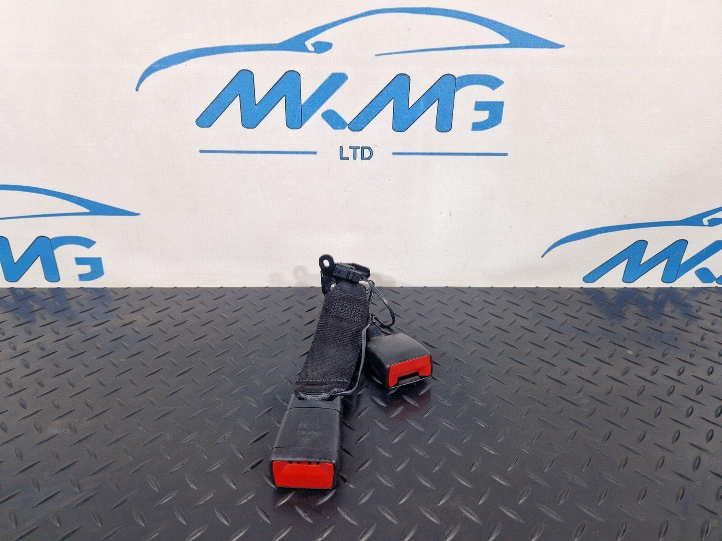19-ON MERCEDES B CLASS W247 REAR RIGHT CENTRE SEAT BELT TWIN BUCKLE A2478600669