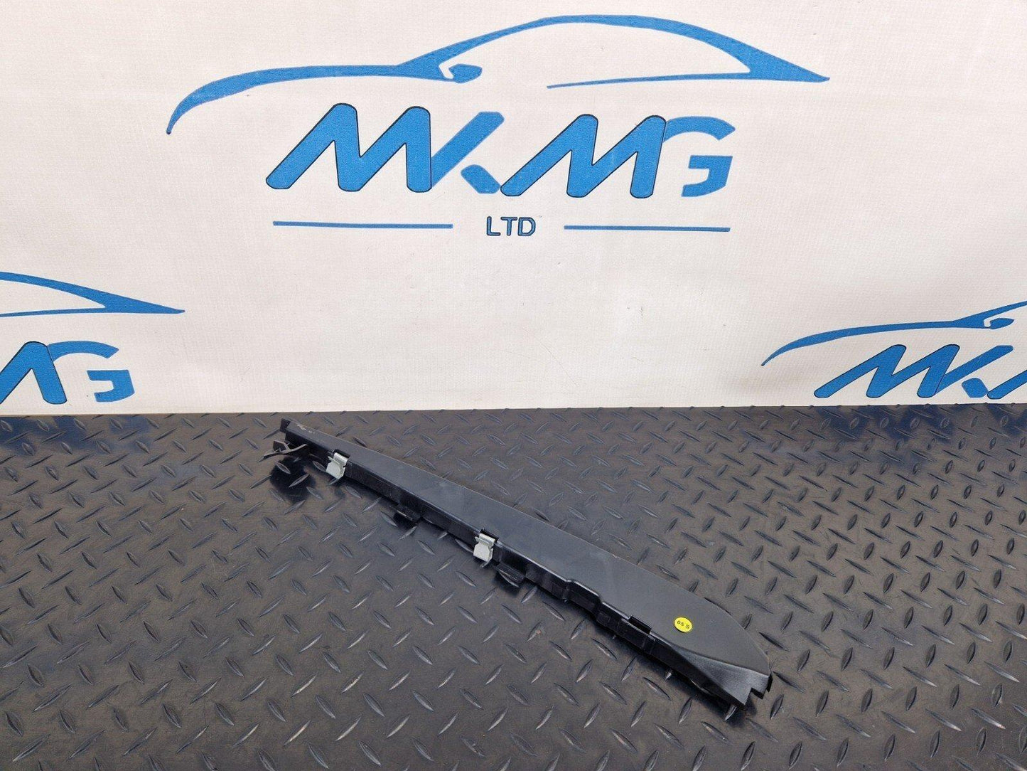 16-23 AUDI A5 F5 SPORTBACK FRONT DOOR SEAL BRACKET 8W8837152