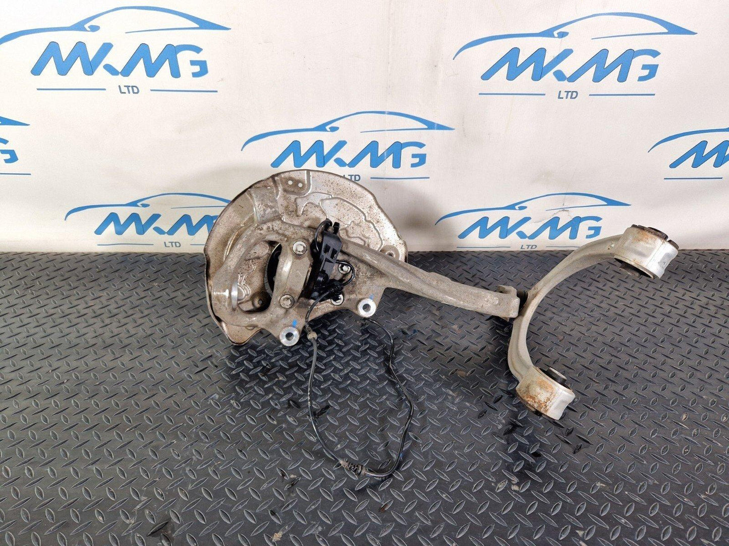 14-21 MERCEDES BENZ C200 W205 FRONT HUB RIGHT DRIVER SIDE A2052200