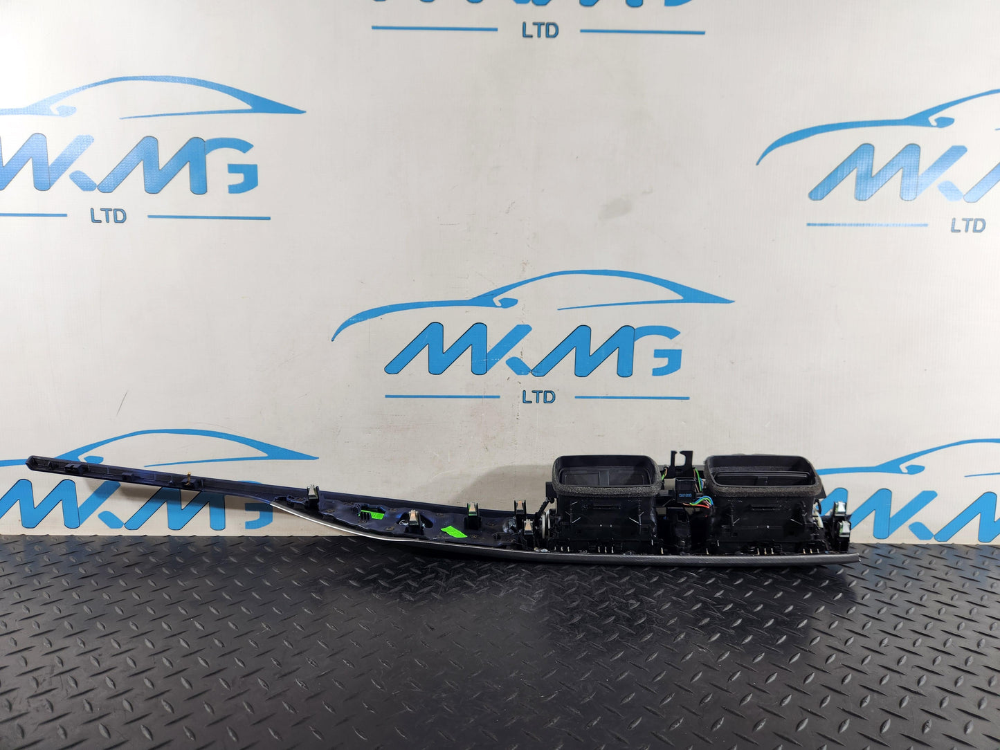 BMW 118i F40 Hatchback Genuine Interior Centre Dashboard Vents Trim 9347436