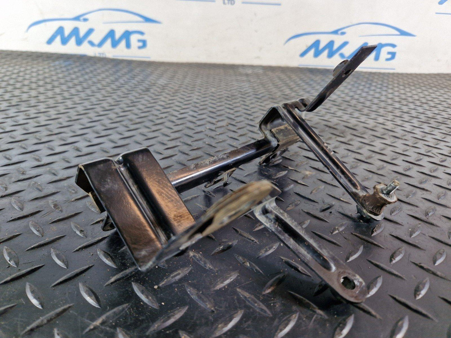 10-18 VW TOUAREG 7P GENUINE AUXILIARY WATER PUMP BRACKET 7P0819545B