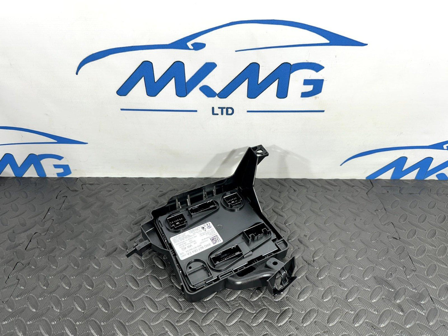 16-19 AUDI A4 B9 GENUINE BODY COMFORT/CONVENIENCE  CONTROL UNIT 8W0907064