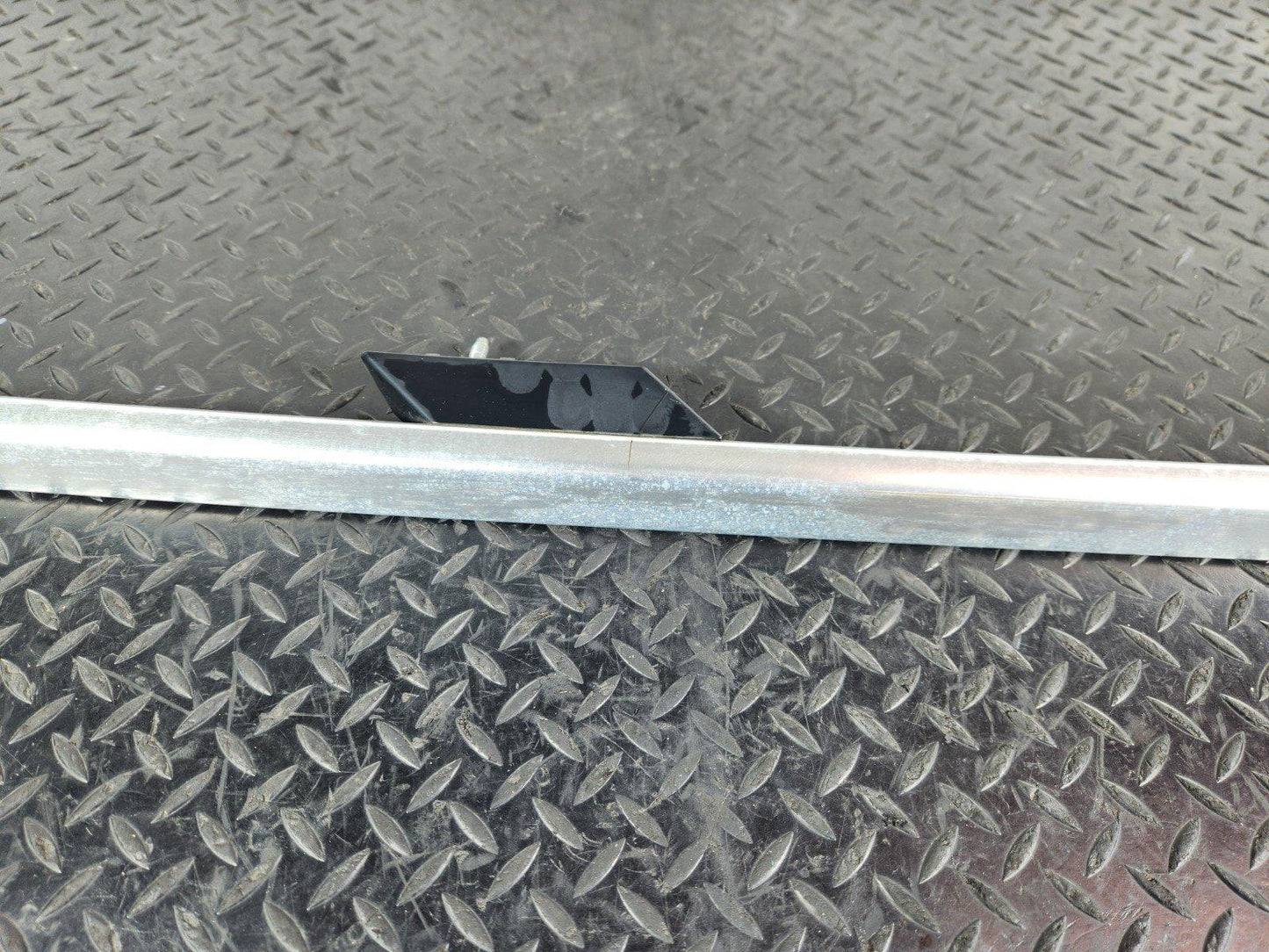 11-19 MERCEDES BENZ ML W166 GENUINE LEFT N/S CHOME ROOF RAIL A1668900393