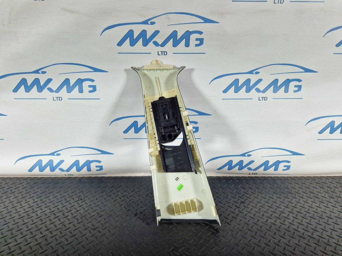 11-19 MERCEDES BENZ ML W166 GENUINE RIGHT SIDE UPPER B PILLAR TRIM A1668680239
