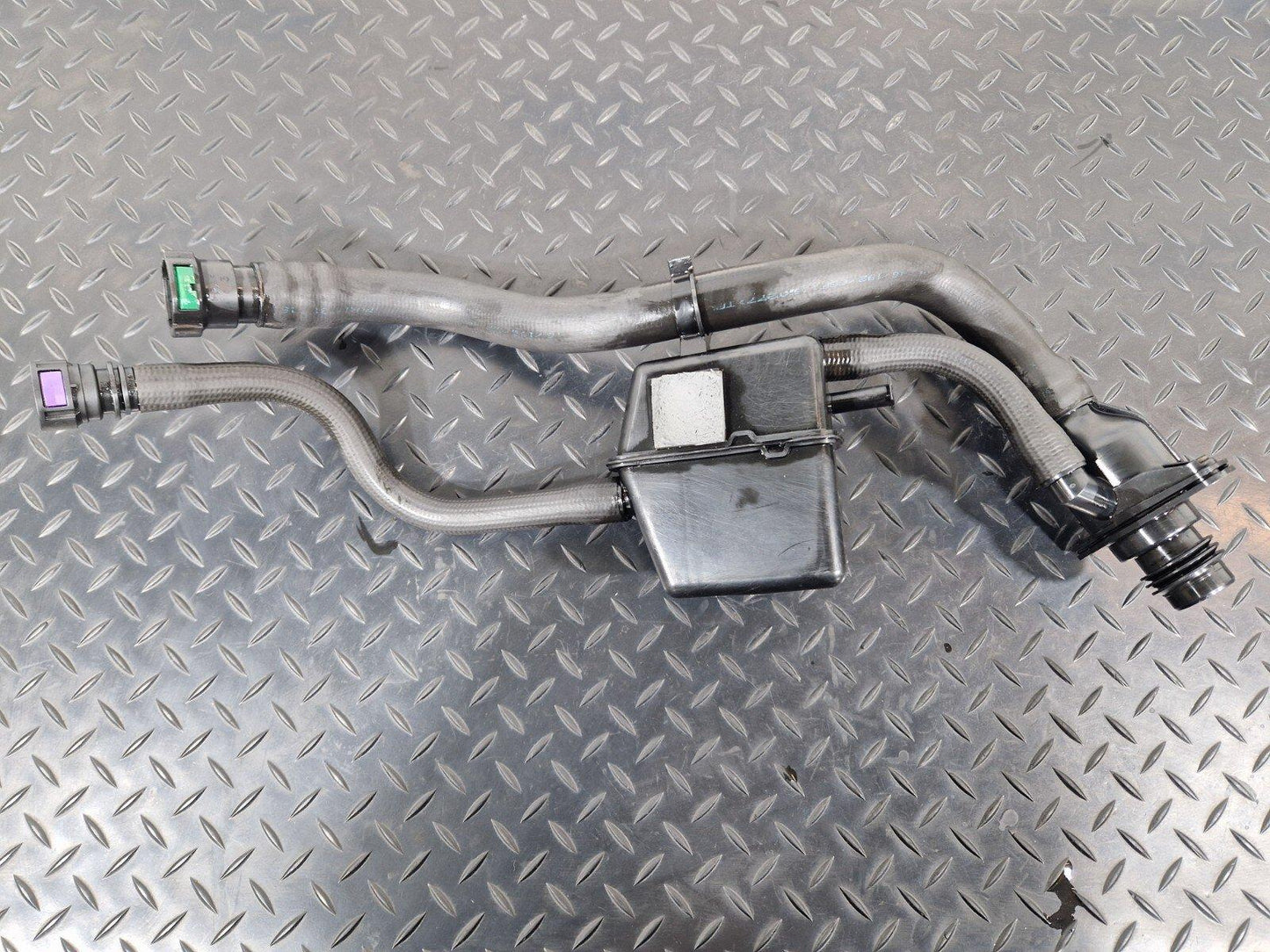 16-19 AUDI A4 AVANT B9 3.0 TDI S-LINE ADBLUE TANK FILLING HOSES 8W0131963A