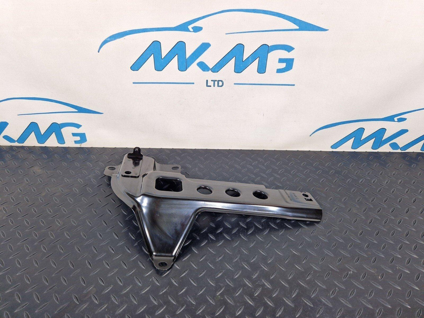 14-21 MERCEDES BENZ C200d W205 BOOT TRUNK FLOOR LEFT SUPPORT BRACKET A2056100102