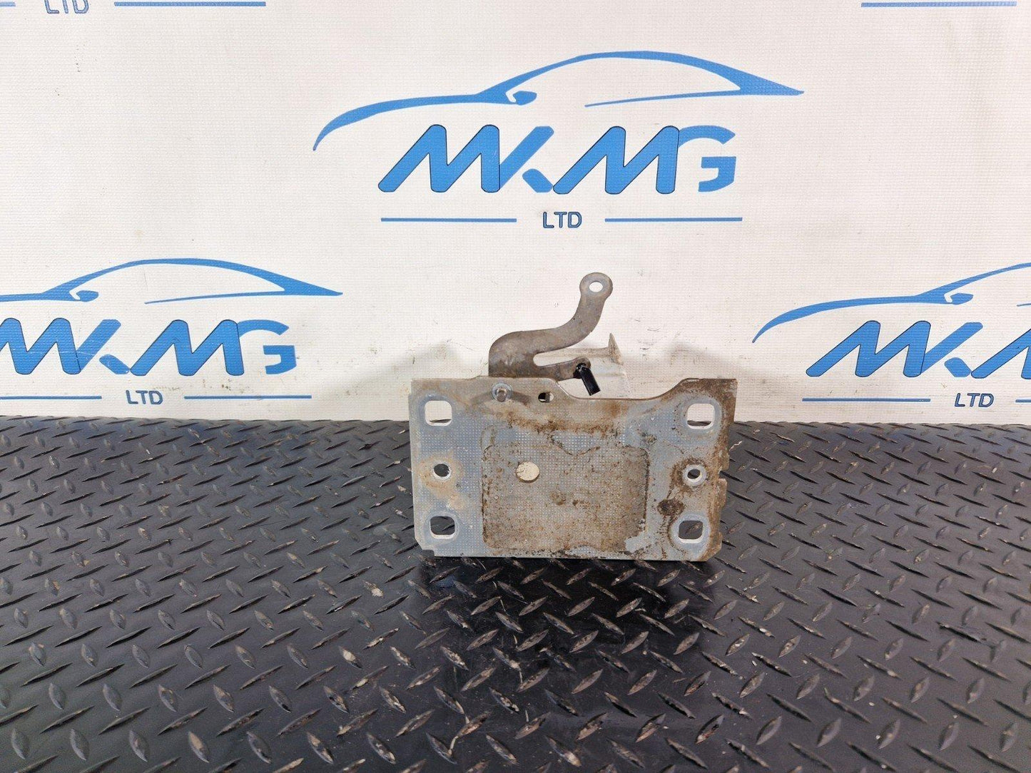 16-19 AUDI A4 B9 QUATTRO 2.0TDI OEM FRONT RIGHT REINFORCEMENT BRACKET 8W0807134