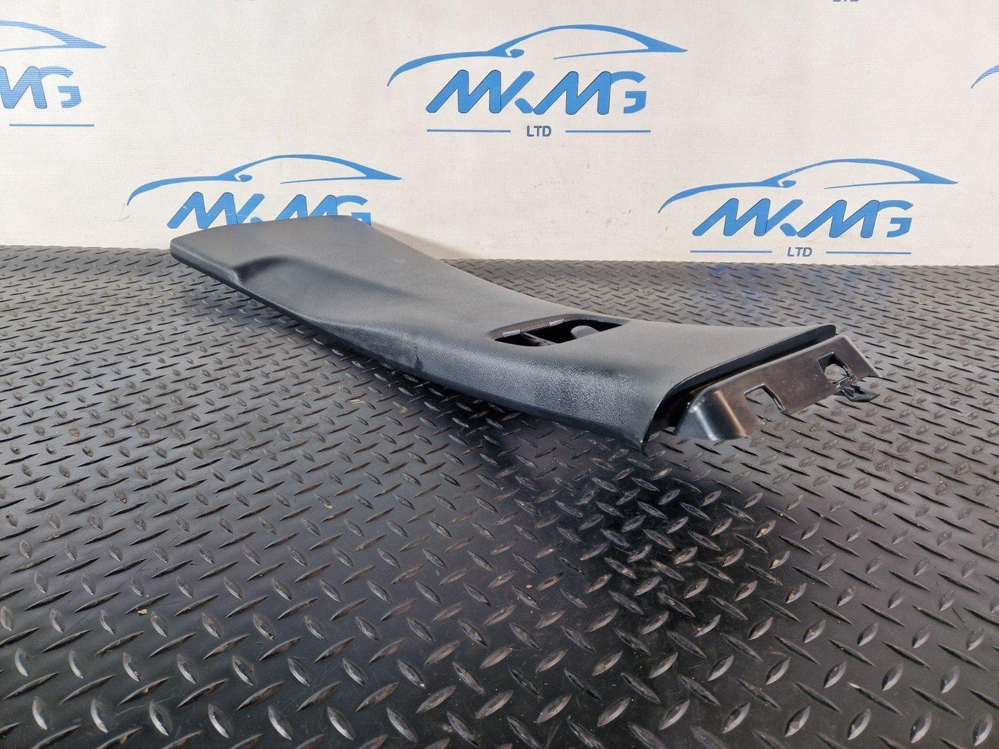 19-ON MERCEDES BENZ B CLASS W247 GENUINE LEFT N/S B PILLAR TRIM A2476900300