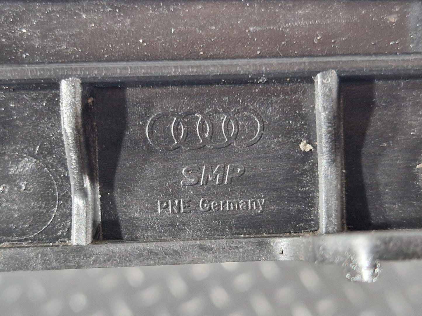 16-19 AUDI A4 B9 AVANT ULTRA SE GENUINE REAR LEFT N/S BUMPER BRACKET 8W9807453