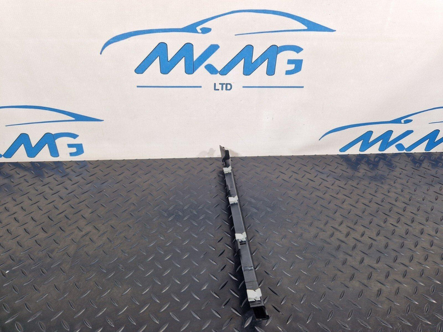 16-23 AUDI A5 F5 SPORTBACK REAR LEFT DOOR WEATHERSTRIP SEAL BRACKET 8W8839151