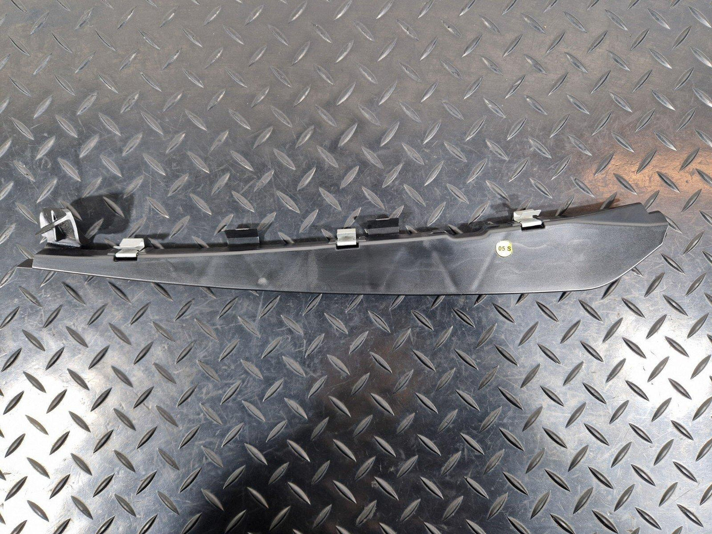 16-23 AUDI A5 F5 SPORTBACK FRONT LEFT SIDE DOOR SEAL BRACKET 8W8837151