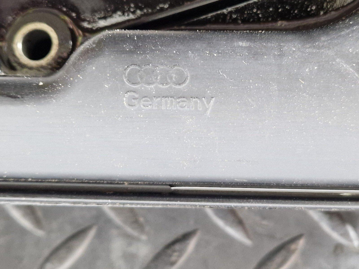 15-18 AUDI A7 4G GENUINE 3.0 TDI LEFT ENGINE ROCKER HEAD COVER 059103469CG