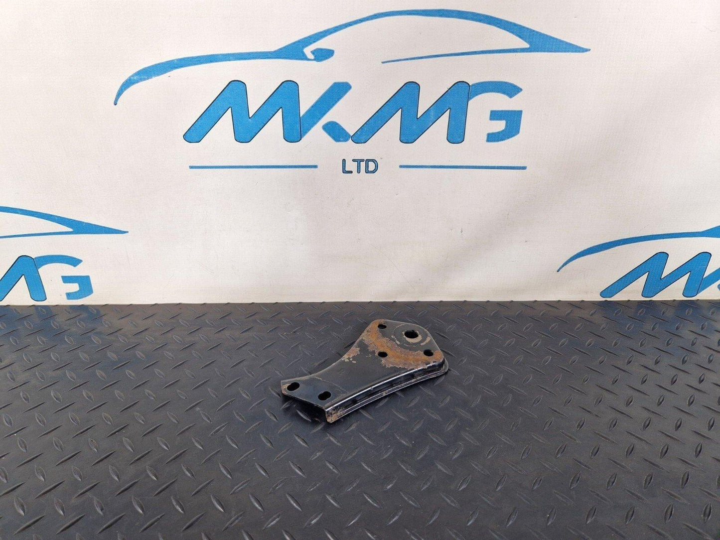 14-21 MERCEDES BENZ C300h W205 REAR SUBFRAME RIGHT SIDE STOP PLATE A2053520800