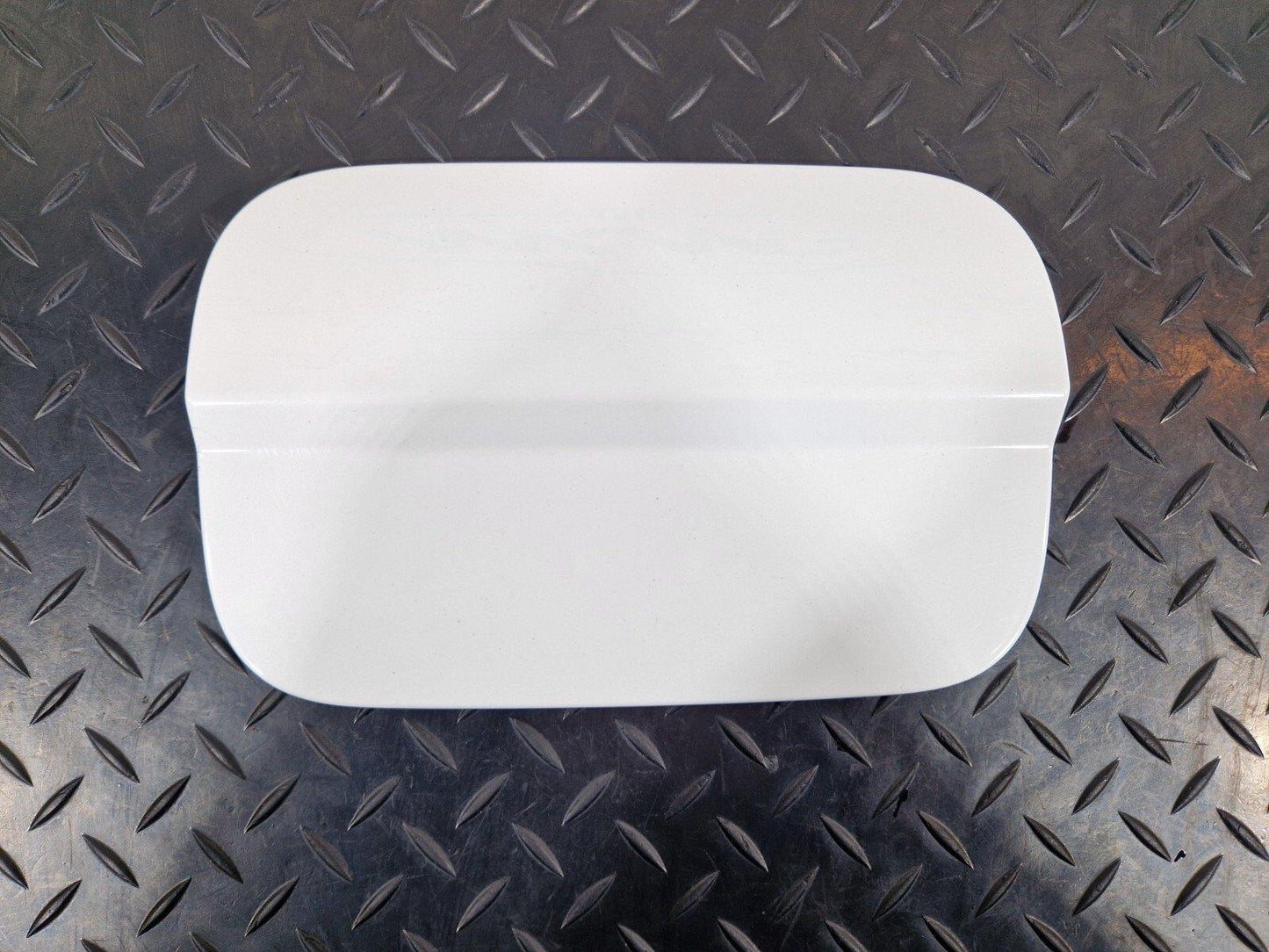 12-18 AUDI A6 C7 FUEL FILLER FLAP COVER LID IN WHITE LY9C 4G0809907